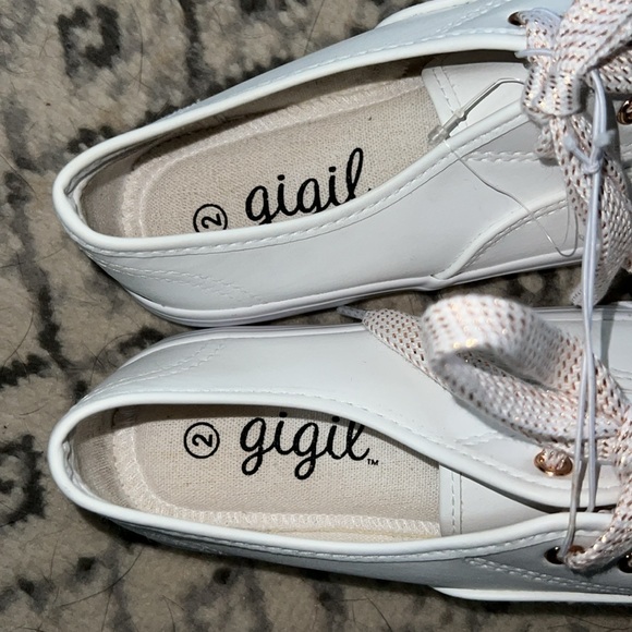 Size 2 Gigil Whitew Sneaker with Glittery Shoe Laces.  New without Tags - Picture 7 of 8